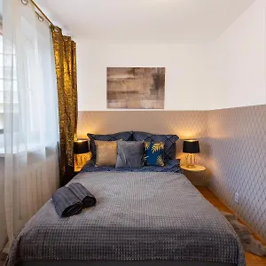 Clicktheflat Bellottiego Хостел
